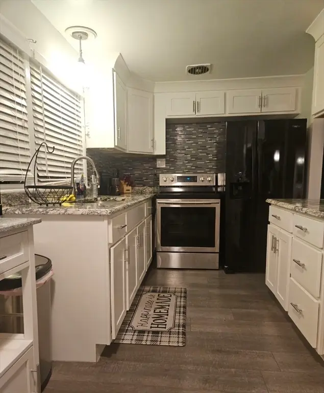 369 Breckwood Blvd, Springfield, MA 01109 - #3