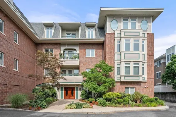 630 Hammond St #104, Brookline, MA 02467