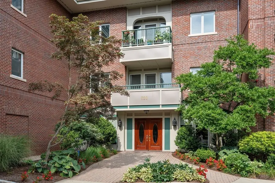 630 Hammond St #104, Chestnut Hill, MA 02467 - #3