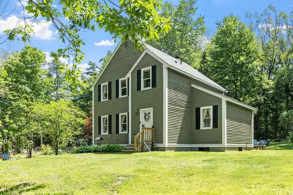 27 Natty Pond Dr, Hubbardston, MA 01452