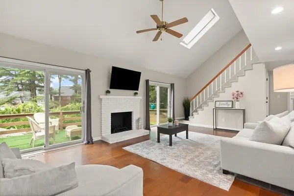 138 Copperwood Dr #138, Stoughton, MA 02072
