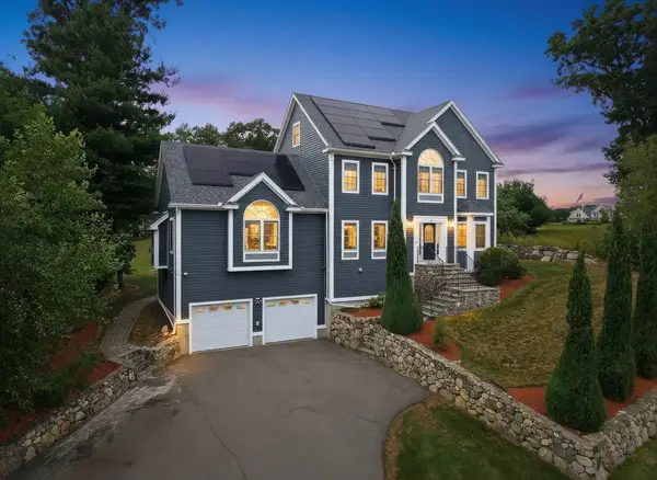 52 Regency Dr, Dracut, MA 01826