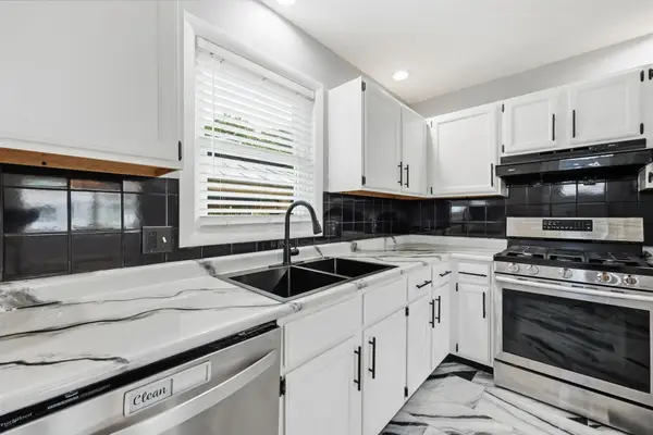 5 Timber Ln, Holyoke, MA 01040