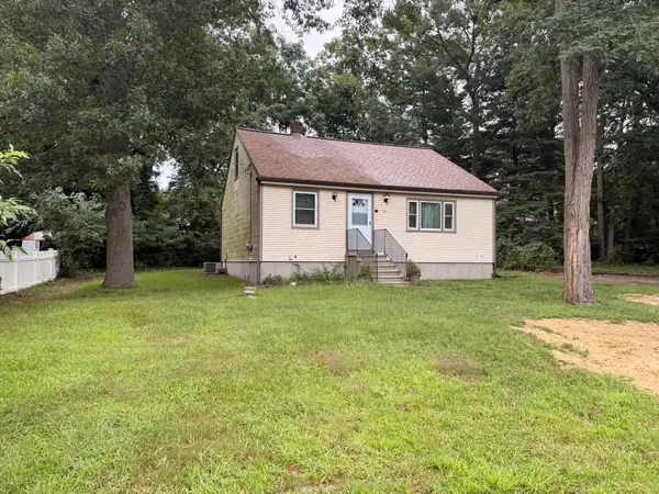 16 Assonet Blvd, Freetown, MA 02702