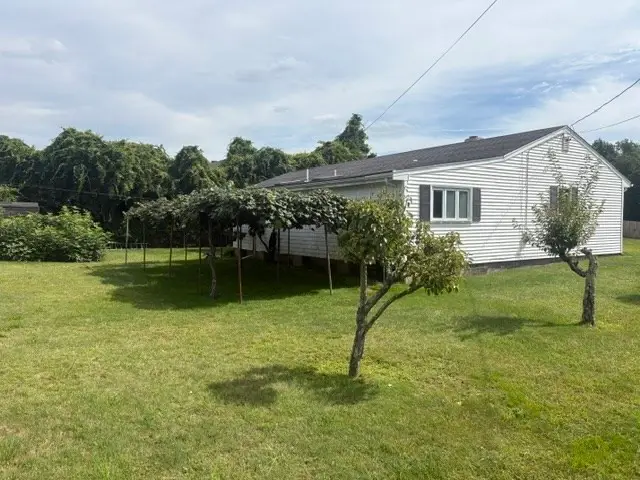 38 Hilton Street, Somerset, MA 02725 - #3