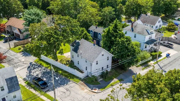 61 Bridge St, Fairhaven, MA 02719