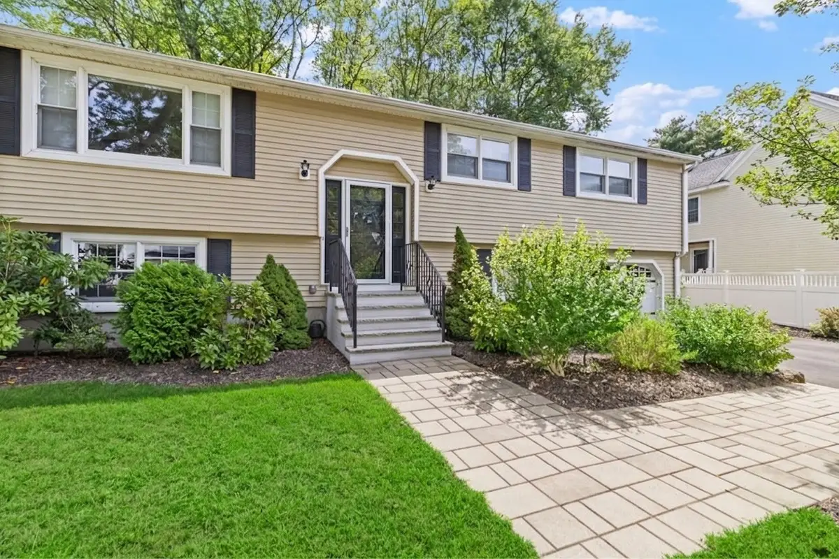 3 Young St, Lexington, MA 02420 - #1