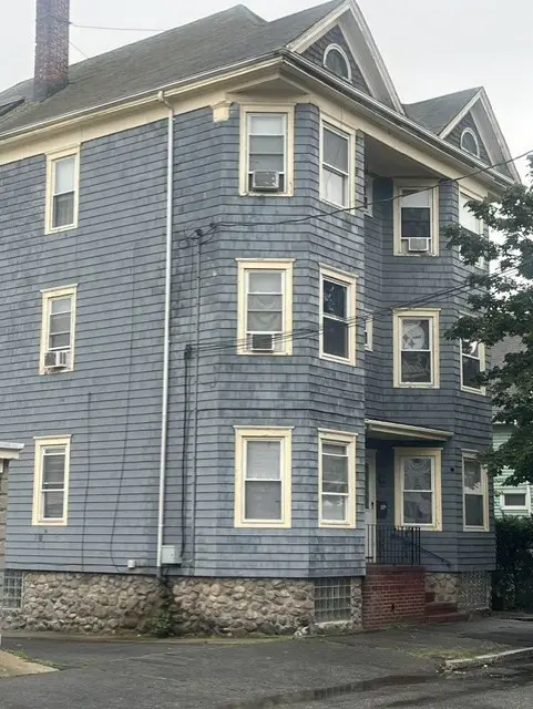 492 N Front St, New Bedford, MA 02746