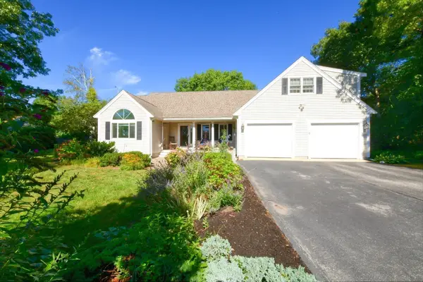 5 Luigi Ave, Bourne, MA 02562