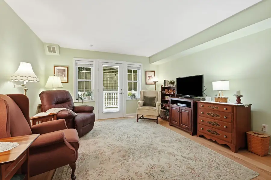 26 Greenleaves Dr #611, Amherst, MA 01002 - #3