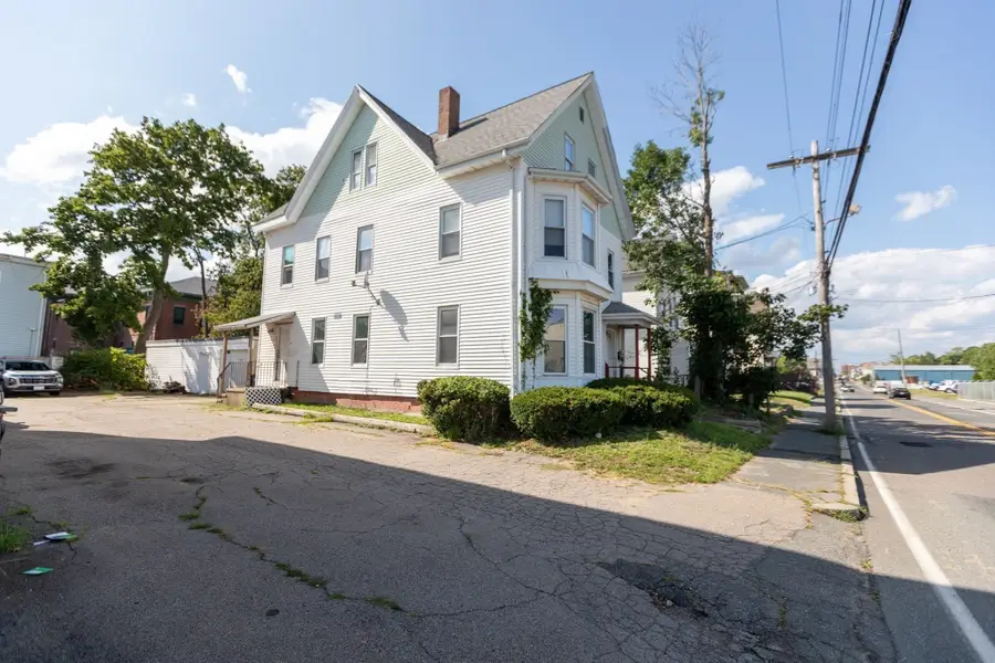 557 Montello St, Brockton, MA 02301 - #3
