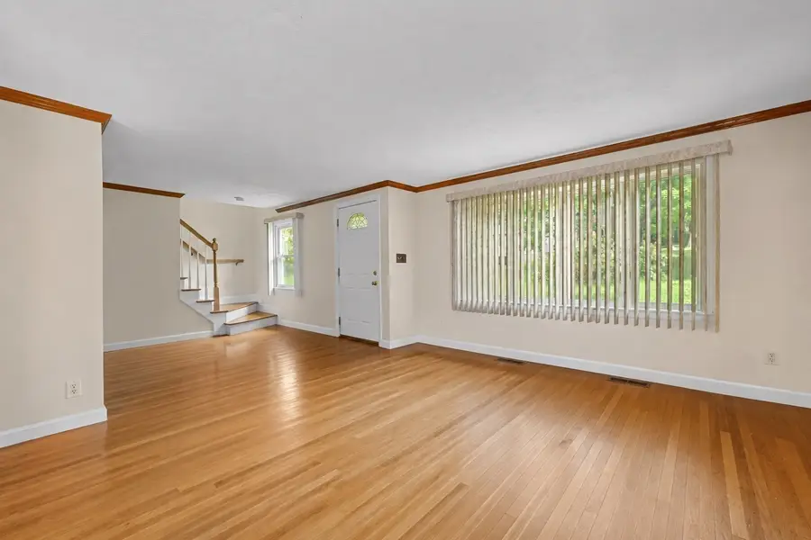 16 Mars Dr, Shrewsbury, MA 01545 - #3