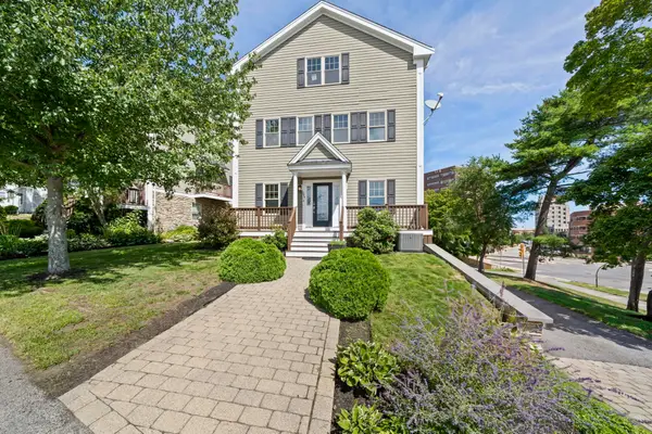 248 Presidents Ln #6, Quincy, MA 02169