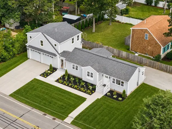 80 Seacoast Shores Blvd, Falmouth, MA 02536
