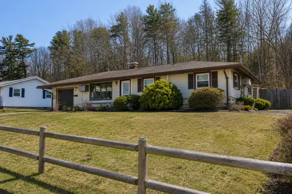 95 Rindone St, Holbrook, MA 02343