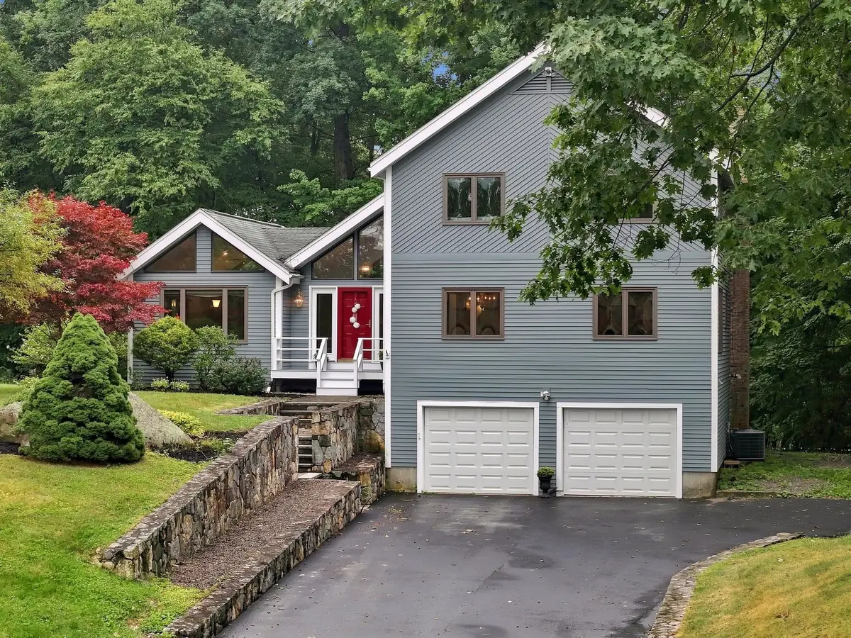 1 Utica Dr, Hudson, MA 01749 - #1