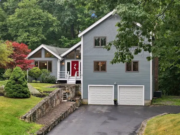 1 Utica Dr, Hudson, MA 01749