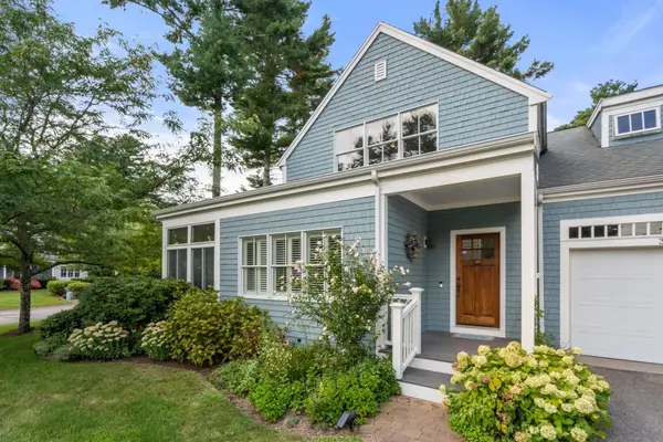 31 Hathaway Pond Cir #31, Rochester, MA 02770