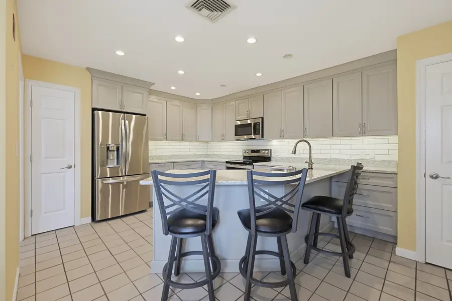 12 Fairway Dr #Golfview, Plymouth, MA 02360 - #3