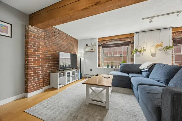 240 Jackson St #330, Lowell, MA 01852
