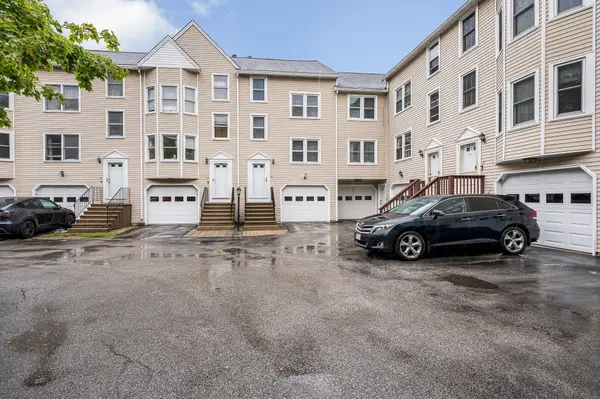 1541 Middlesex St #28, Lowell, MA 01851