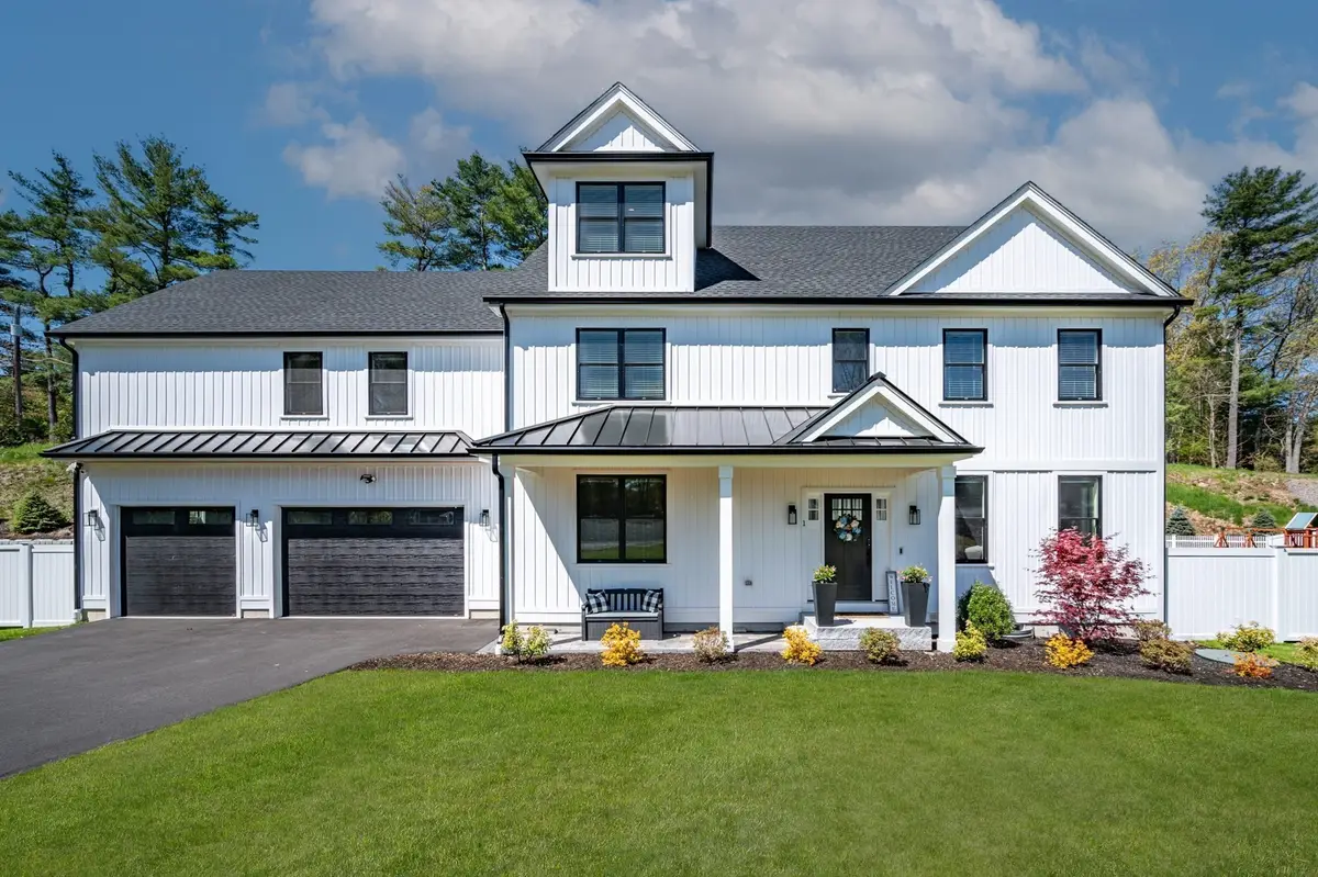 1 Lincoln Ct, Medfield, MA 02052 - #1