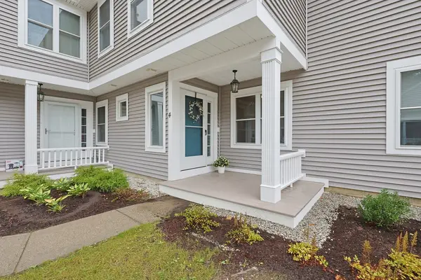 4 Oak Ct #4, Rockland, MA 02370