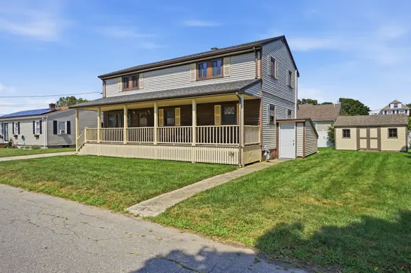 21 Webster St, Dartmouth, MA 02748