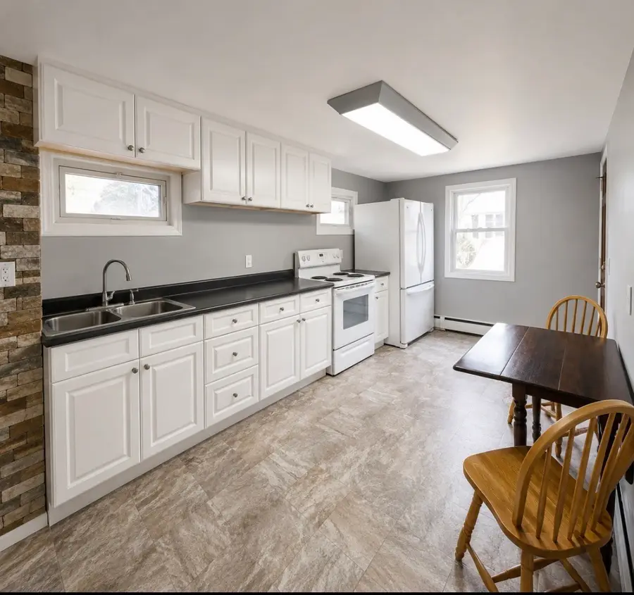 47 Lakeside Ave, Webster, MA 01570 - #3