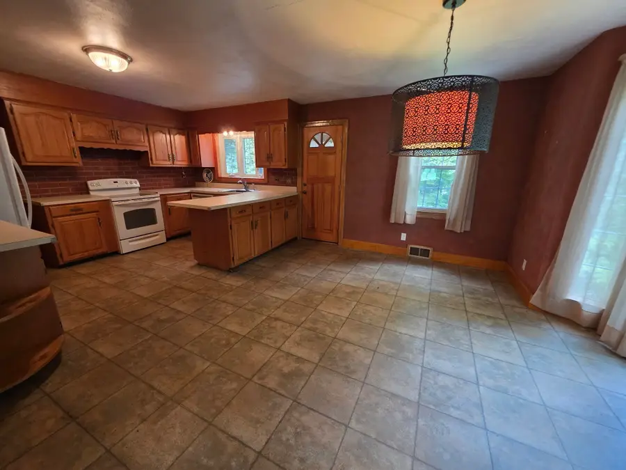 947 Main St, Wilbraham, MA 01095 - #3