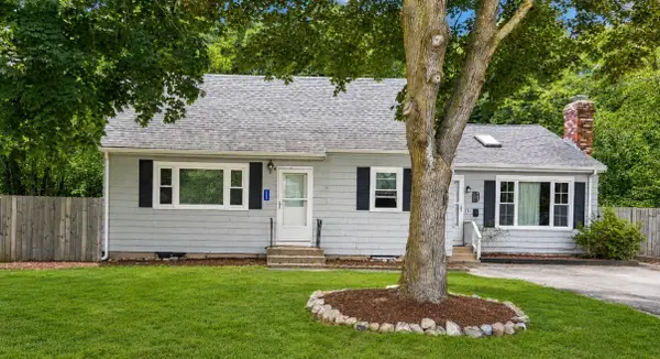 11 Munroe Dr, Plainville, MA 02762