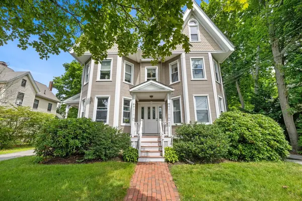 40 Chestnut St #3, Andover, MA 01810