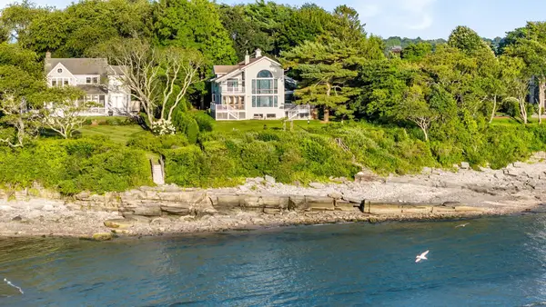 109 High Hill Rd, Tiverton, RI 02878