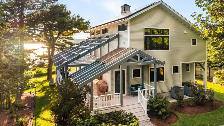 109 High Hill Rd, Tiverton, RI 02878 - #2