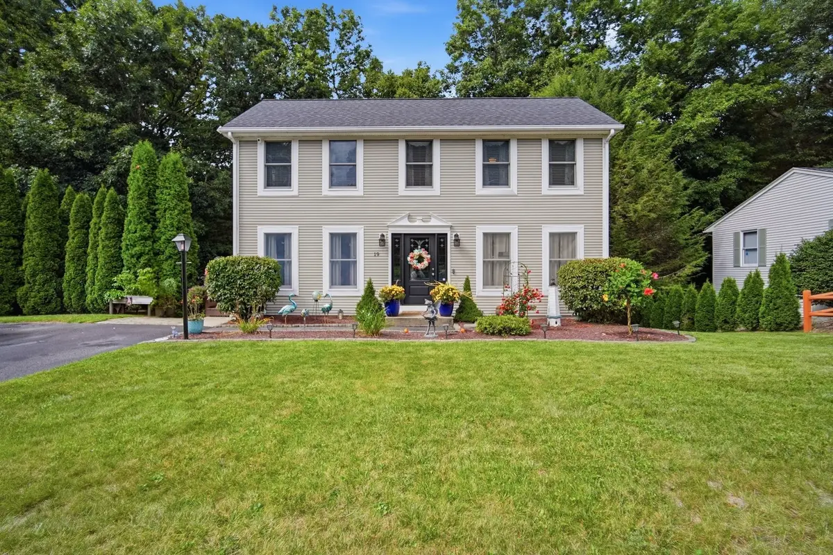 19 Stephanie Cir, Springfield, MA 01129 - #1