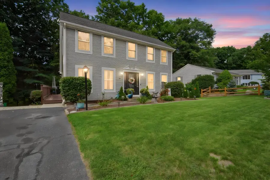 19 Stephanie Cir, Springfield, MA 01129 - #2
