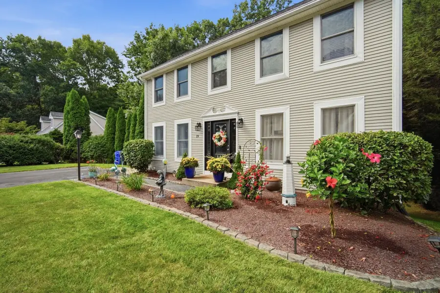 19 Stephanie Cir, Springfield, MA 01129 - #3
