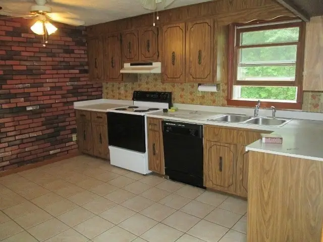 180 Ash Street, Spencer, MA 01562 - #3