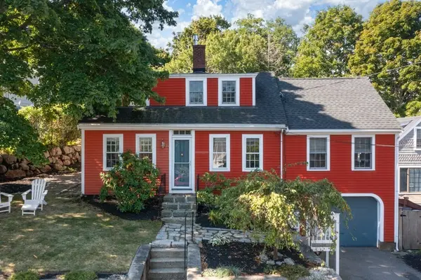 24 Mount Pleasant St, Rockport, MA 01966