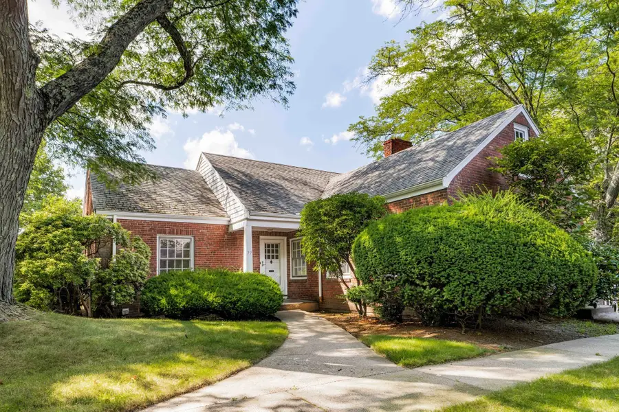 77 Jordan Rd, Brookline, MA 02446 - #2