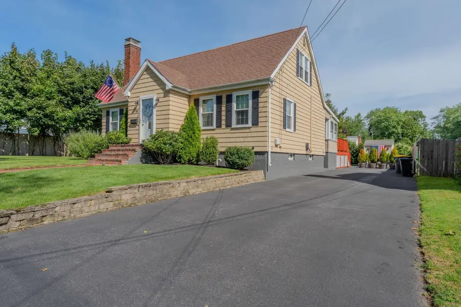 282 Longhill Ave, Somerset, MA 02726 - #2