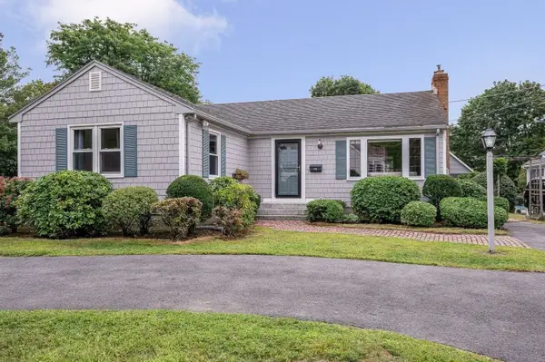 16 Central St, Wakefield, MA 01880