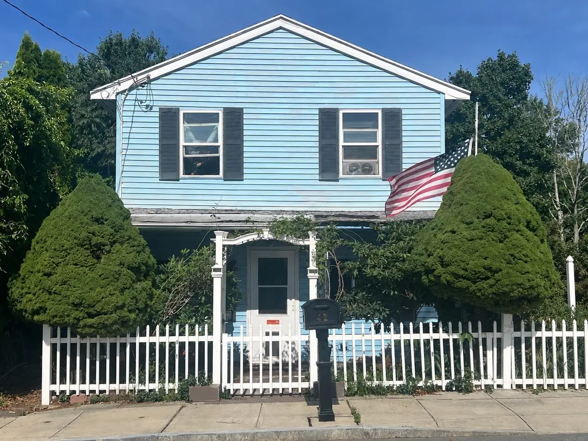 42 Milton St, Dartmouth, MA 02748 - #1