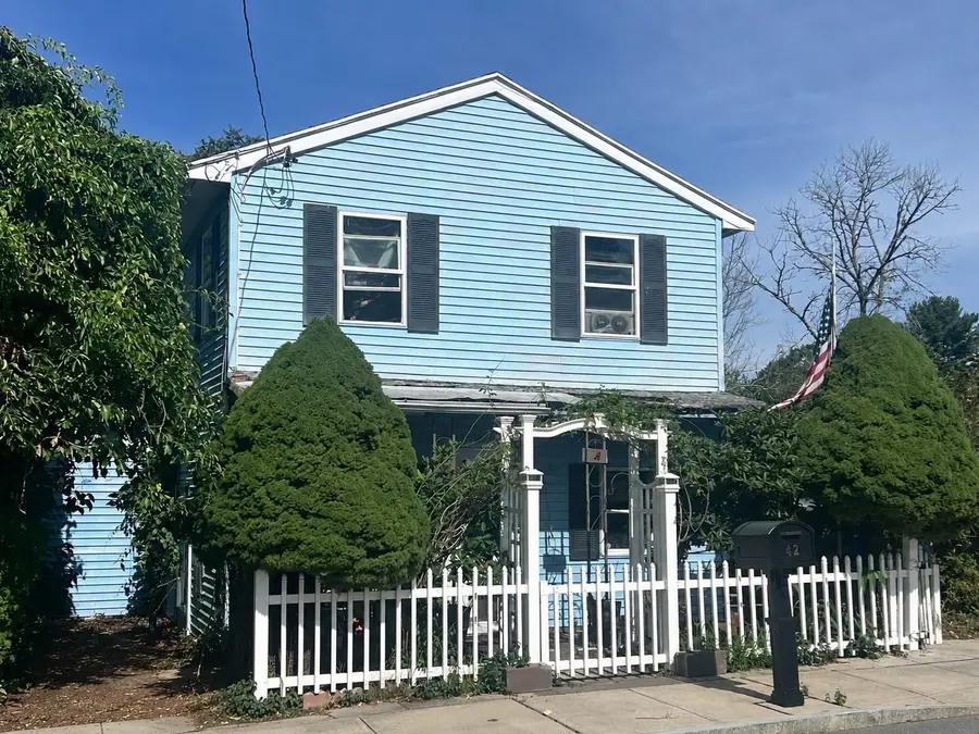42 Milton St, Dartmouth, MA 02748 - #2