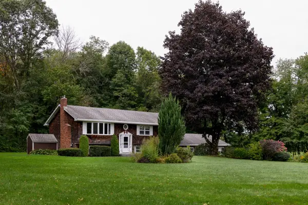 261 Brookfield Rd, Charlton, MA 01507