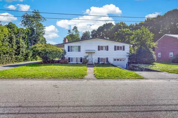 19 Oak Ridge Dr E, Brockton, MA 02301