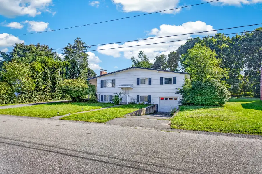 19 Oak Ridge Dr E, Brockton, MA 02301 - #3