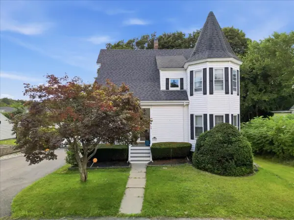 24 Poole St, Brockton, MA 02301