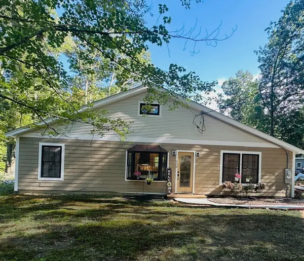 230 S Row Rd, Lunenburg, MA 01462