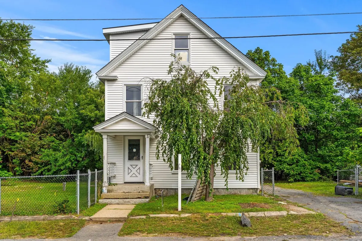 11 Lorenzo St, Leominster, MA 01453 - #1